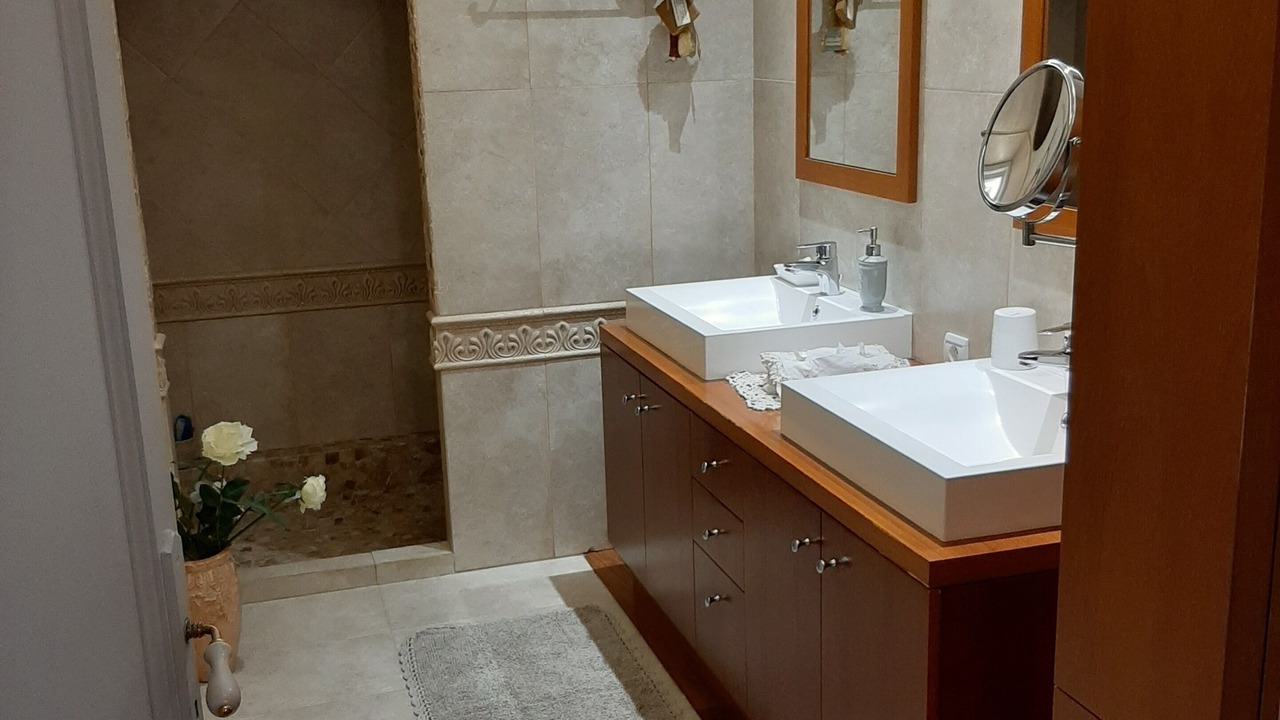 Photo of Bathroom in Contes