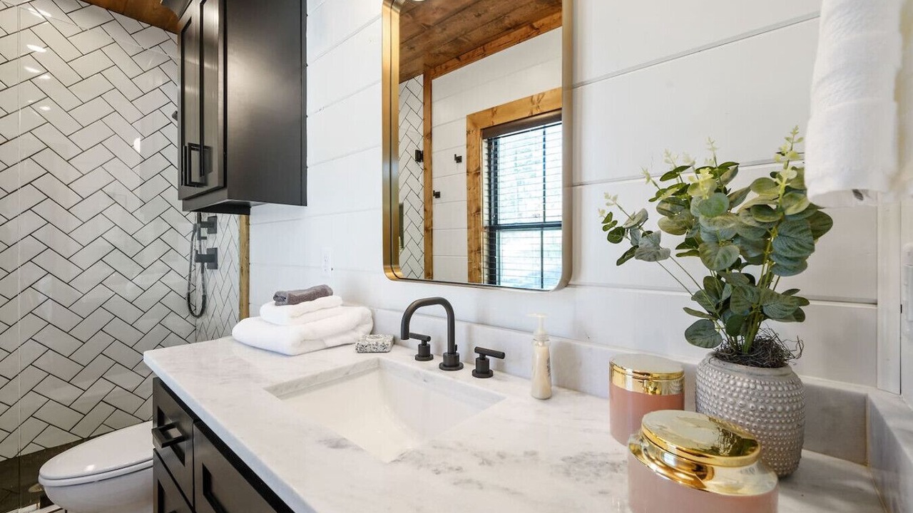 Photo of Bathroom in Broken Bow