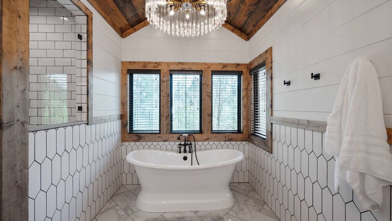 Photo of Bathroom in Broken Bow