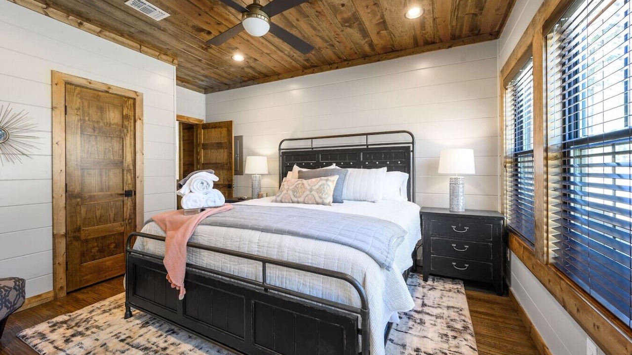 Photo of Bedroom in Broken Bow
