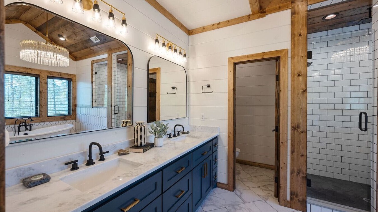 Photo of Bathroom in Broken Bow