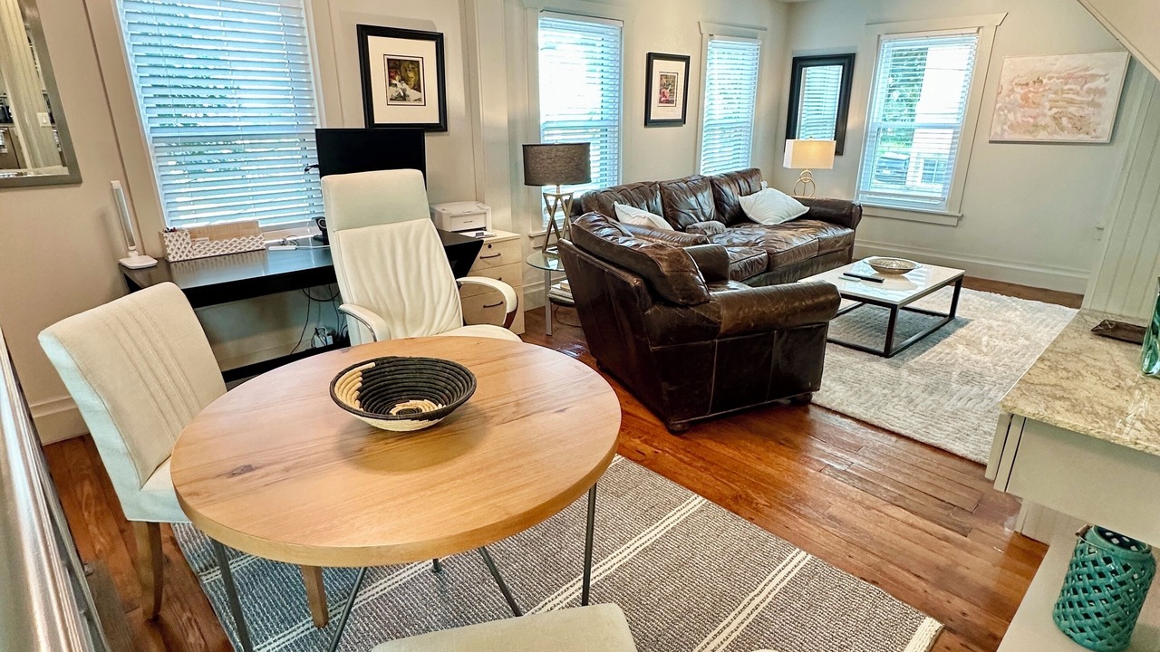 Photo of Livingroom in Washington Ave./ Memorial Park