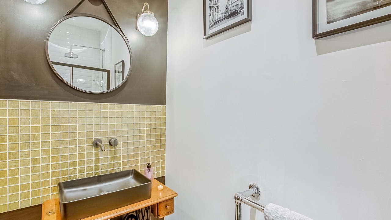Photo of Bathroom in Guise