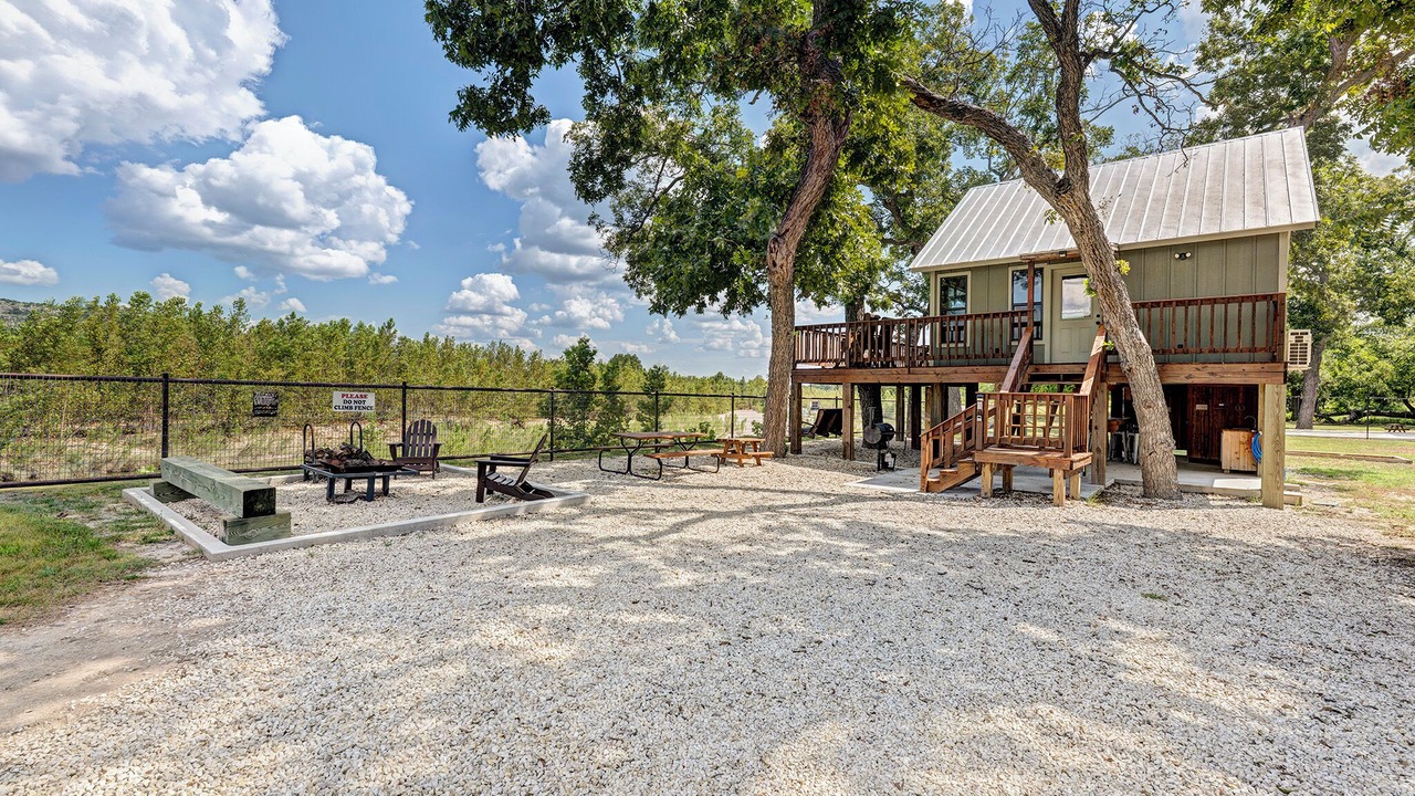 Photo of Patio Balcony in Uvalde