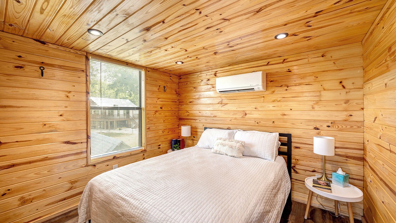 Photo of Bedroom in Uvalde
