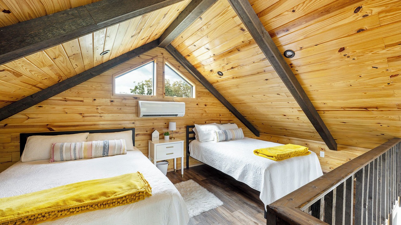 Photo of Bedroom in Uvalde
