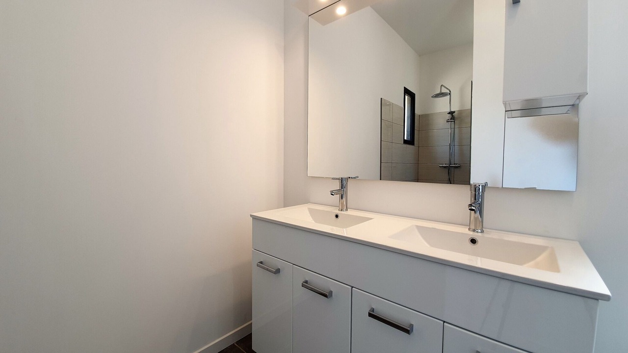 Photo of Bathroom in Oupia