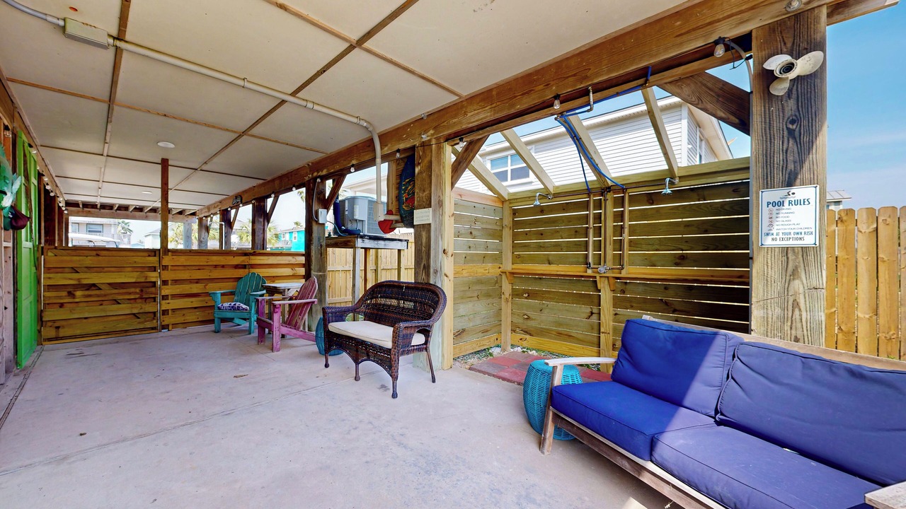 Photo of Patio Balcony in Leeward Sands