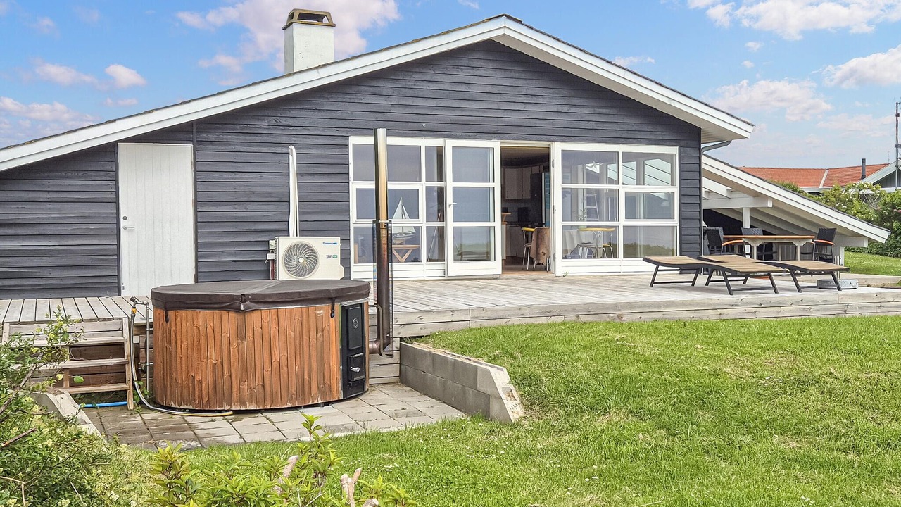 Photo of Others in Frolunde