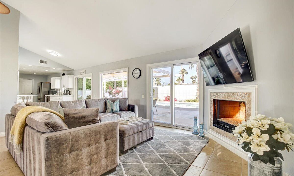 Photo of Livingroom in Desert Park Estates