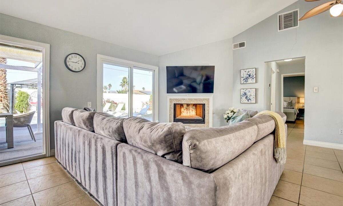 Photo of Livingroom in Desert Park Estates