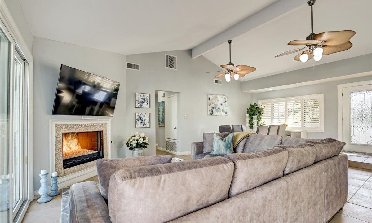 Photo of Livingroom in Desert Park Estates