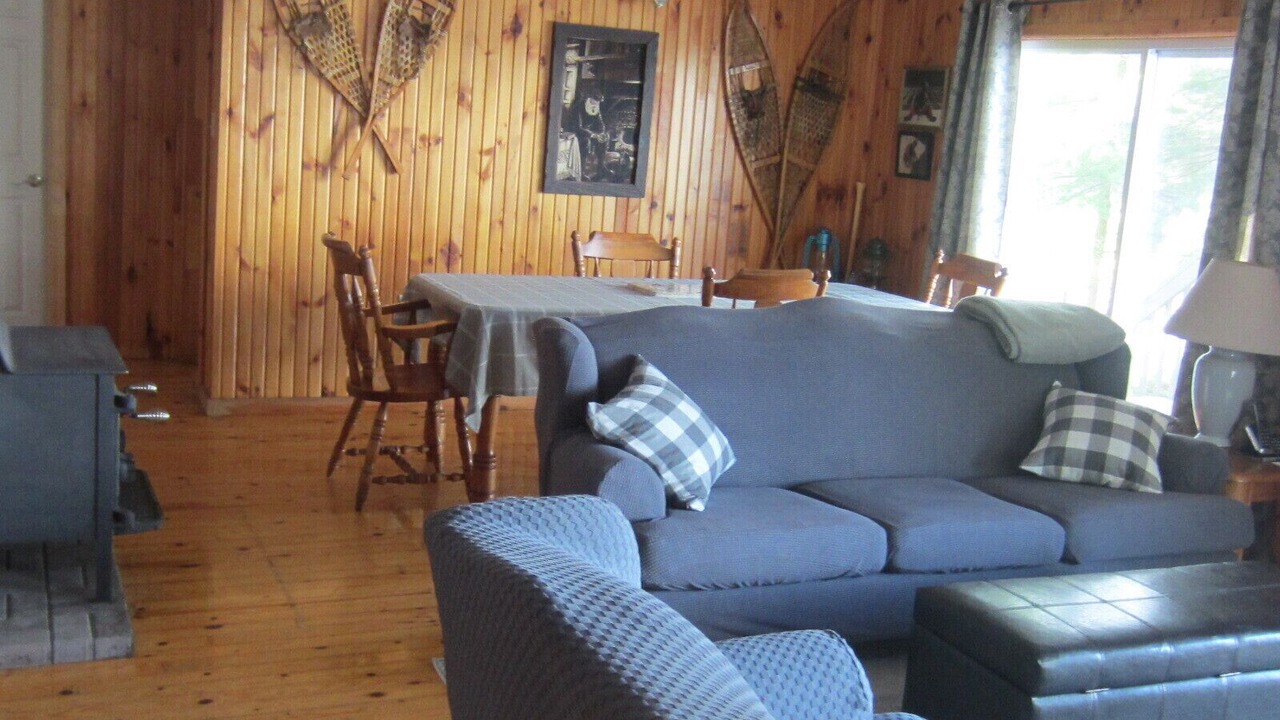 Photo of Livingroom in Unorganized Centre Parry Sound