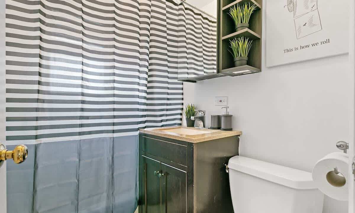 Photo of Bathroom in Rogers Park