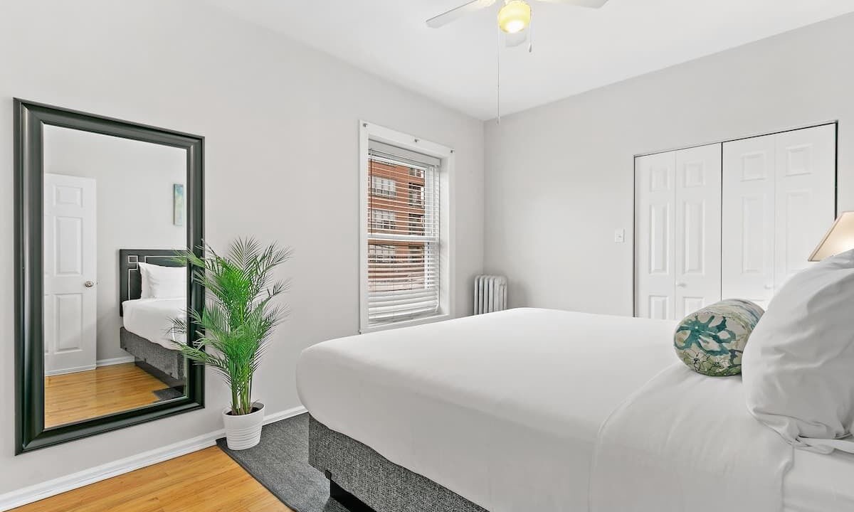 Photo of Bedroom in Rogers Park