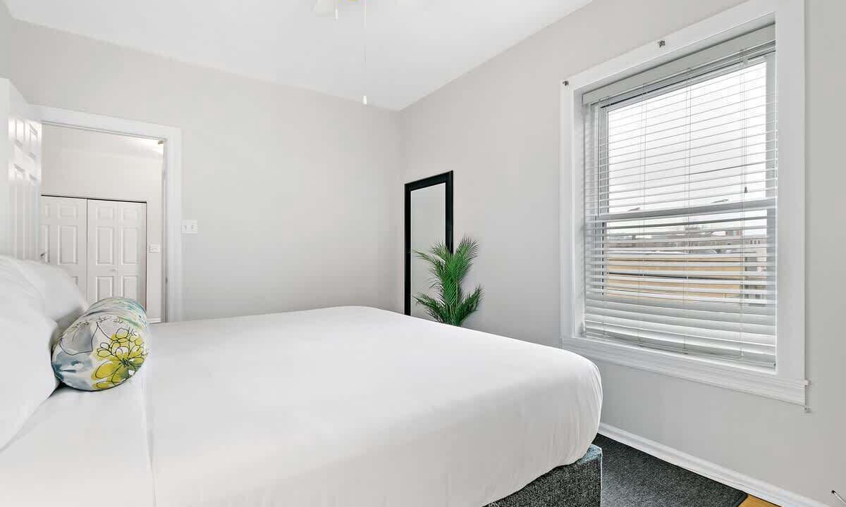Photo of Bedroom in Rogers Park