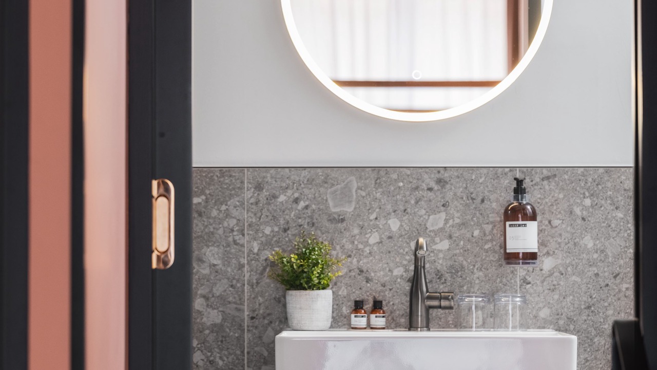 Photo of Bathroom in Graslin - Commerce