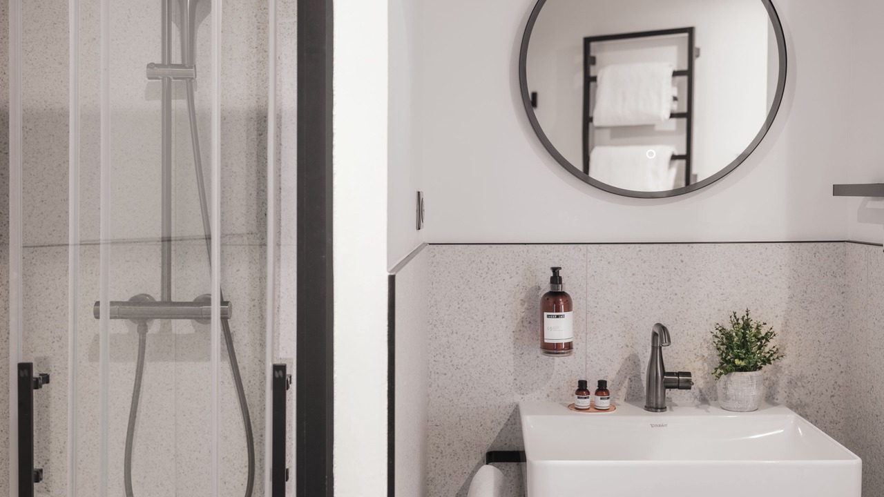 Photo of Bathroom in Graslin - Commerce