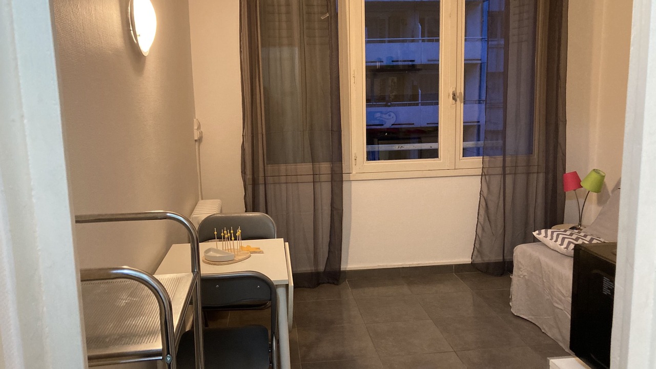 Photo of Others in Valence