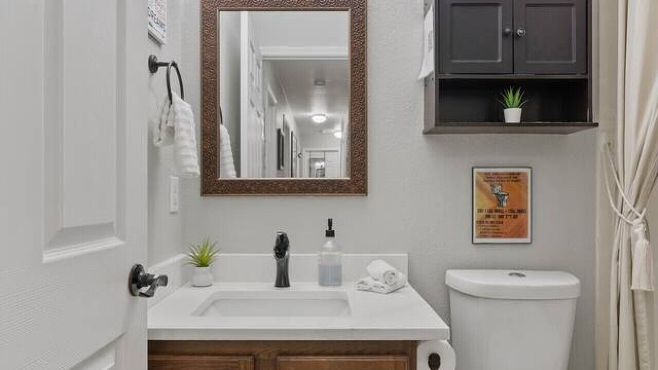 Photo of Bathroom in Montopolis