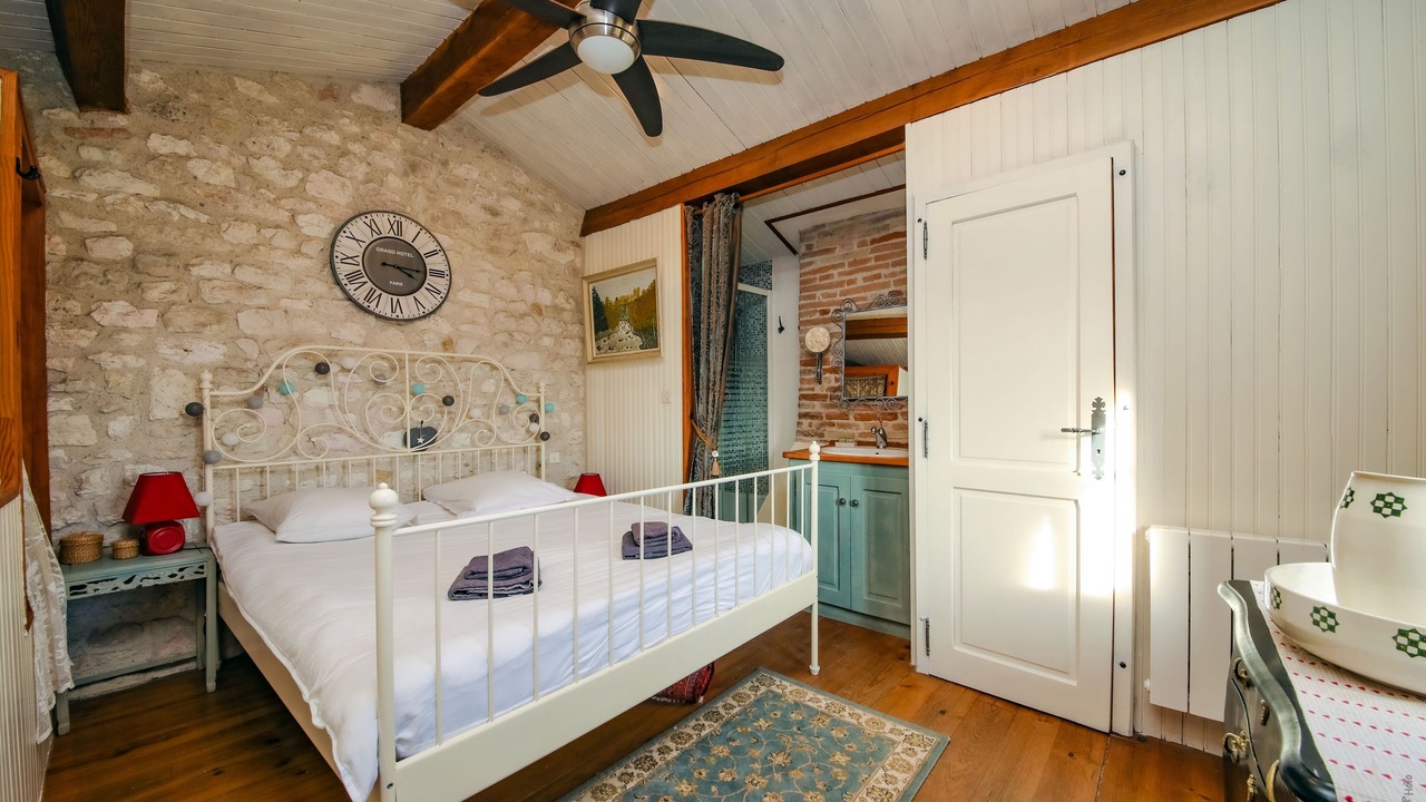 Photo of Bedroom in Broze