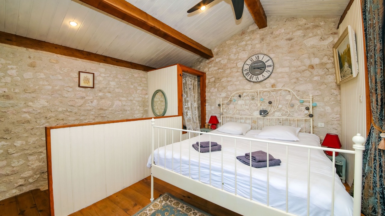 Photo of Bedroom in Broze