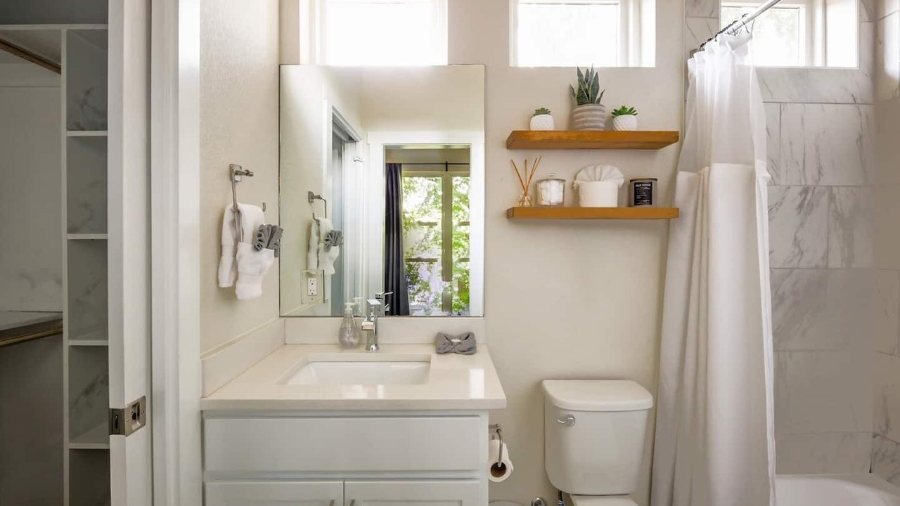 Photo of Bathroom in Govalle