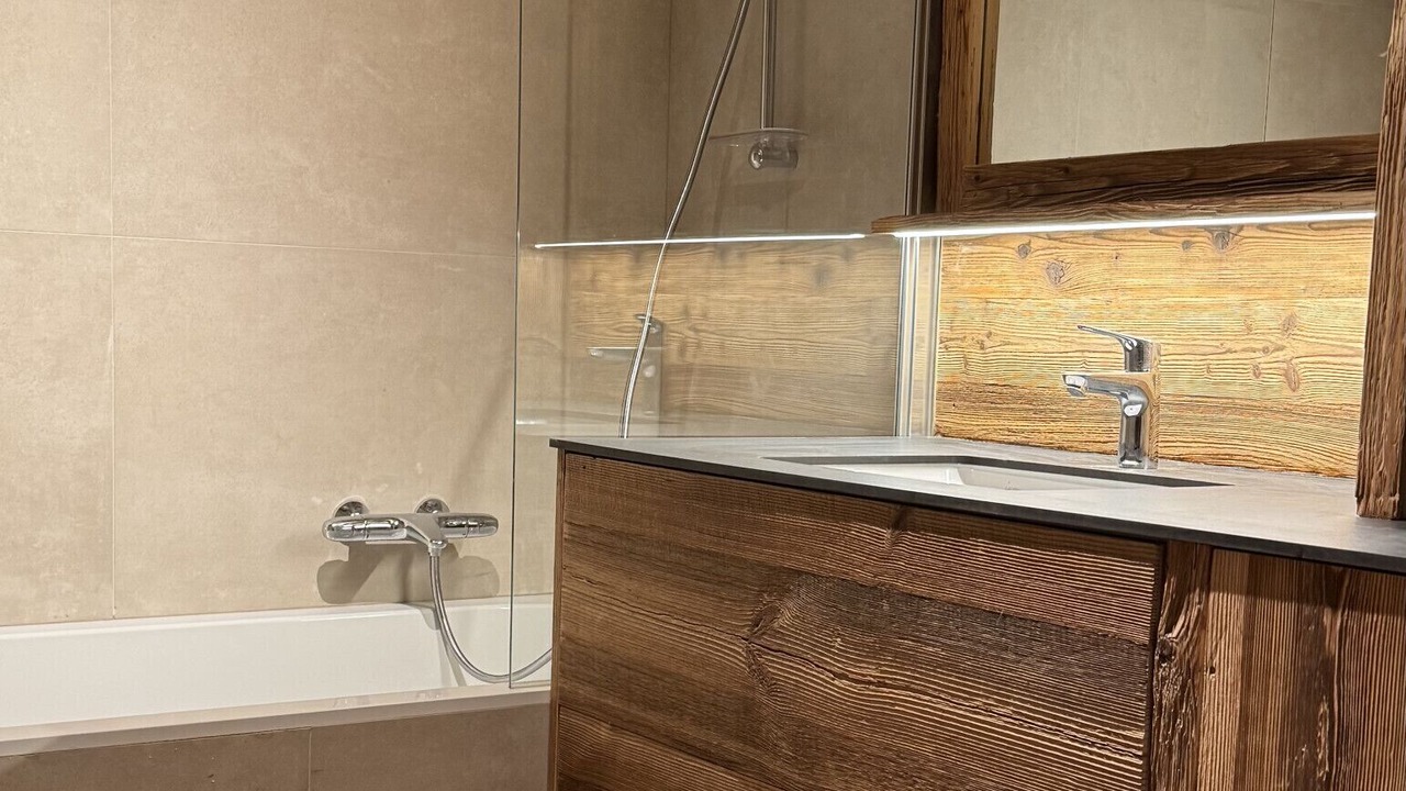 Photo of Bathroom in Vex