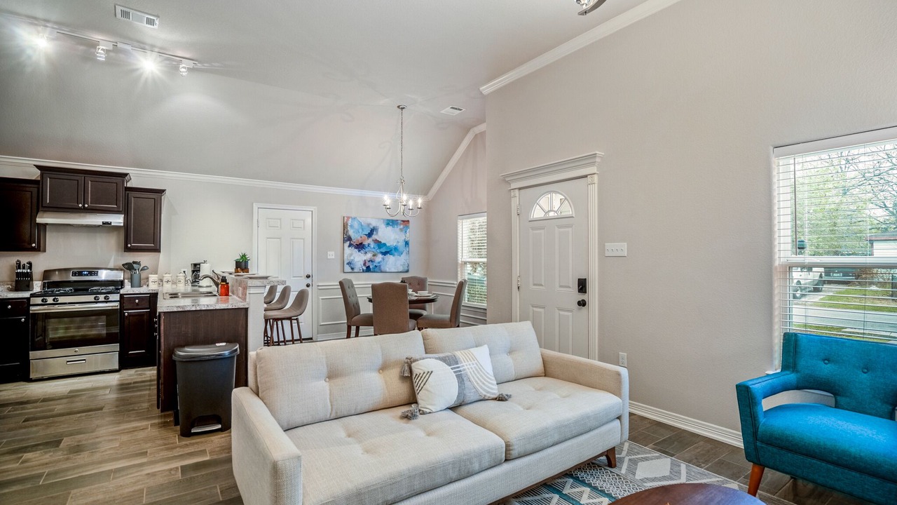 Photo of Livingroom in Northside