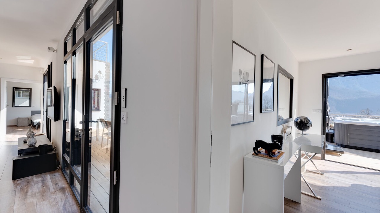 Photo of Others in Lathuile