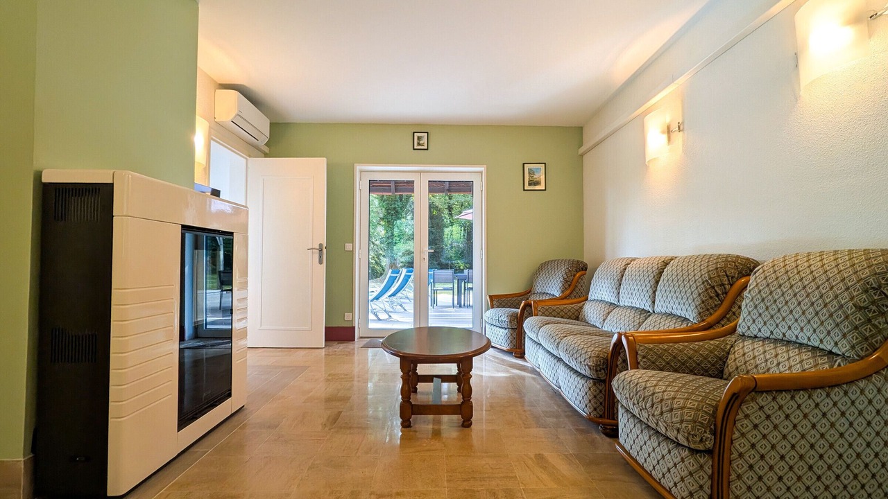Photo of Livingroom in Vicq-sur-Nahon