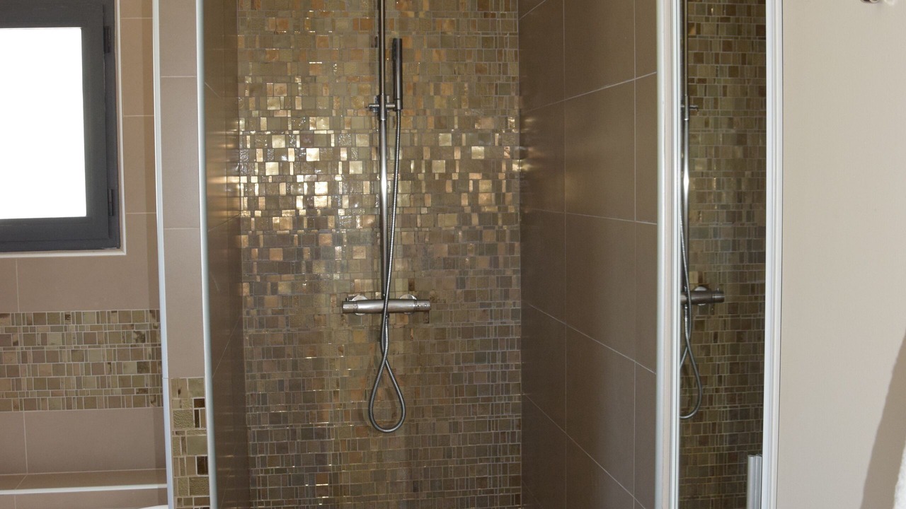 Photo of Bathroom in Simiane-Collongue