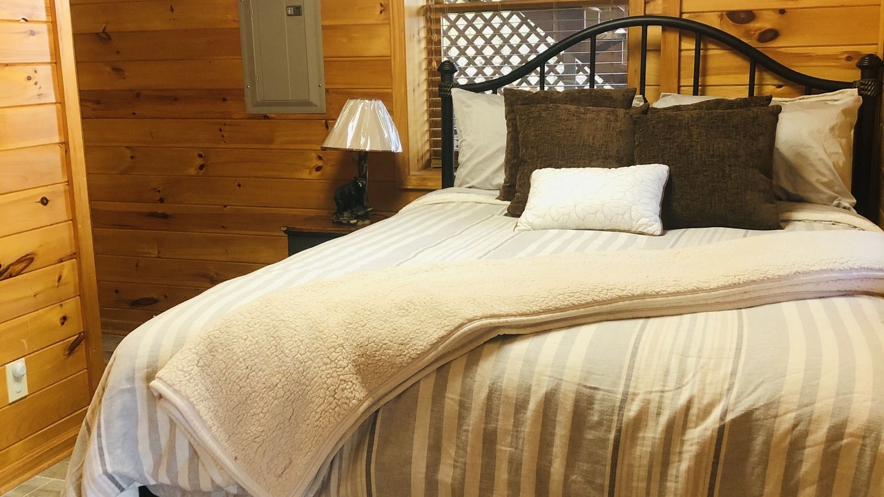 Photo of Bedroom in Piney Creek