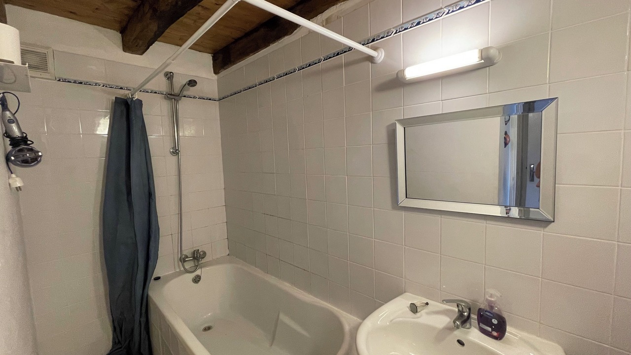 Photo of Bathroom in Duil-sur-le-Mignon