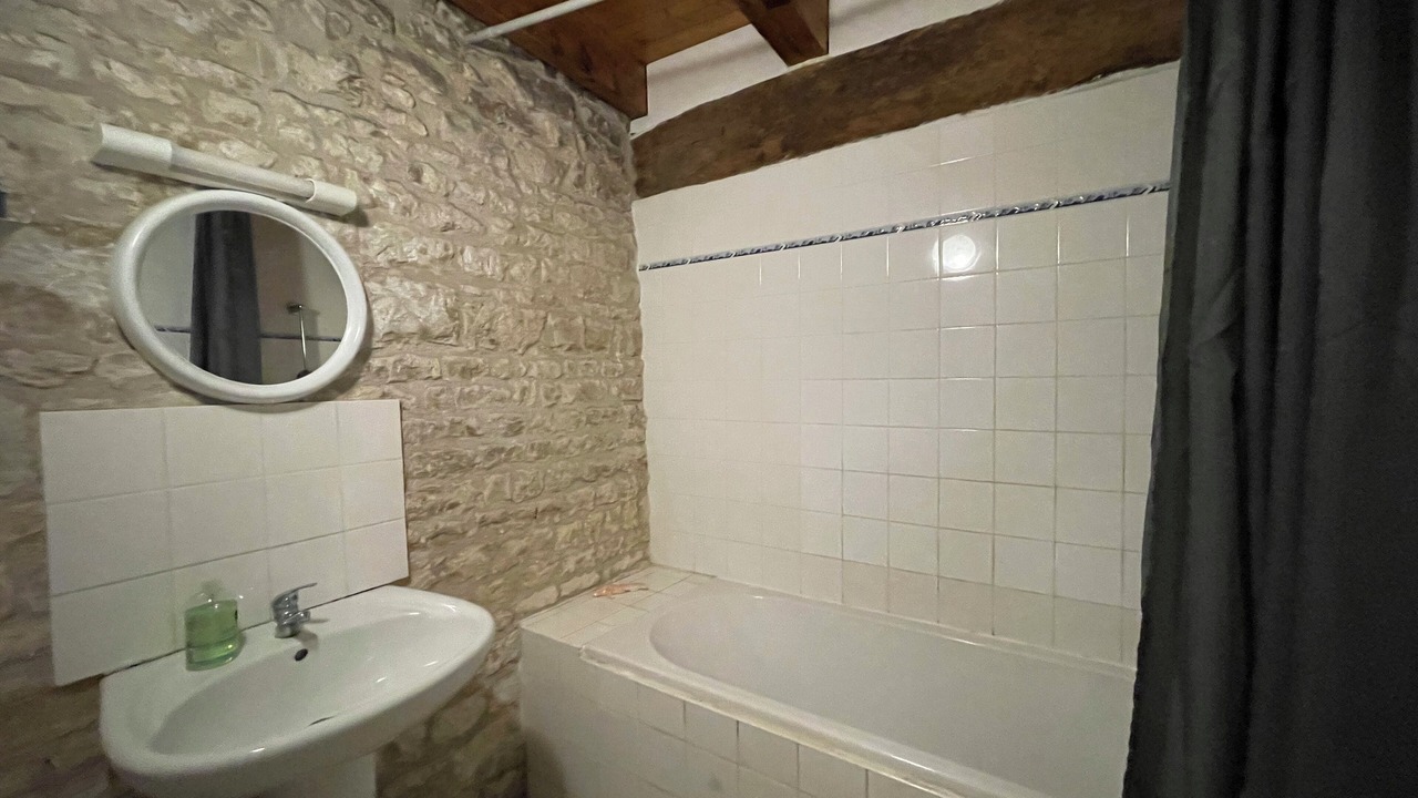 Photo of Bathroom in Duil-sur-le-Mignon