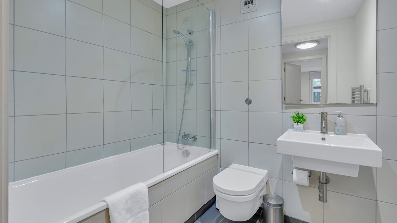 Photo of Bathroom in Queenhithe