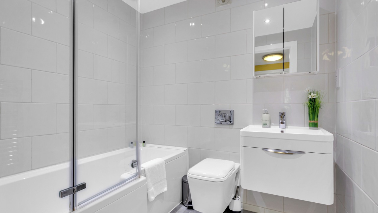 Photo of Bathroom in Queenhithe