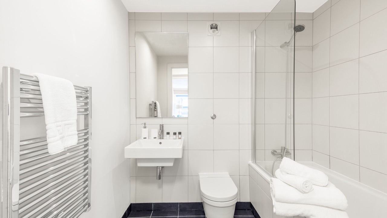 Photo of Bathroom in Queenhithe