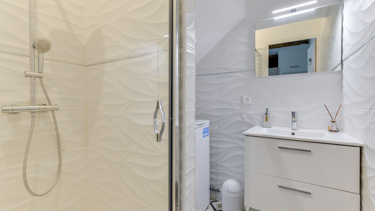 Photo of Bathroom in Beziers City Centre