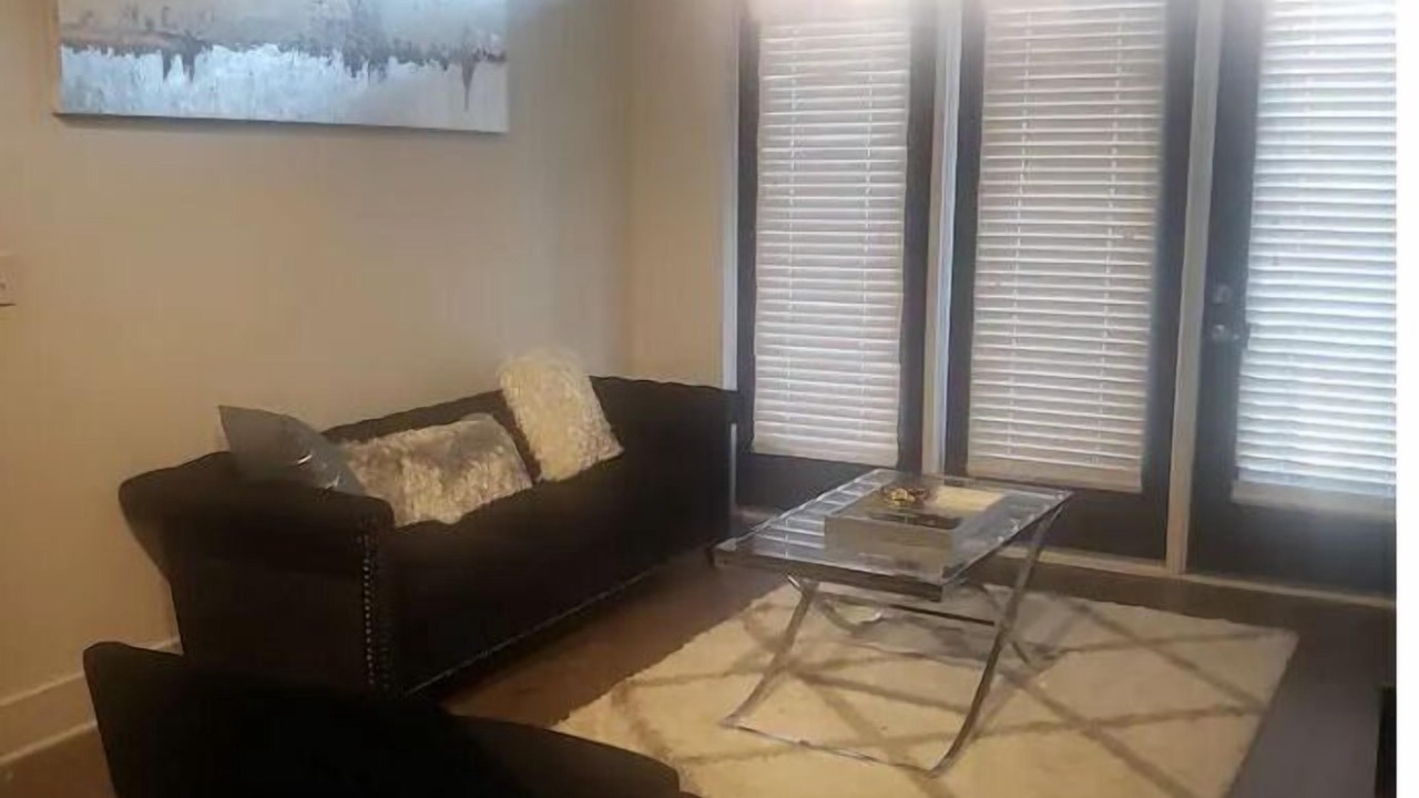 Photo of Livingroom in Sandy Springs