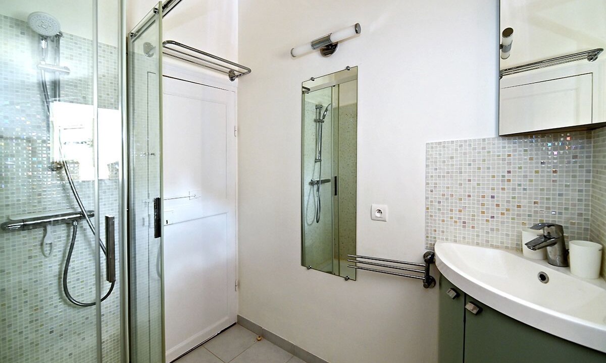 Photo of Bathroom in Commarin