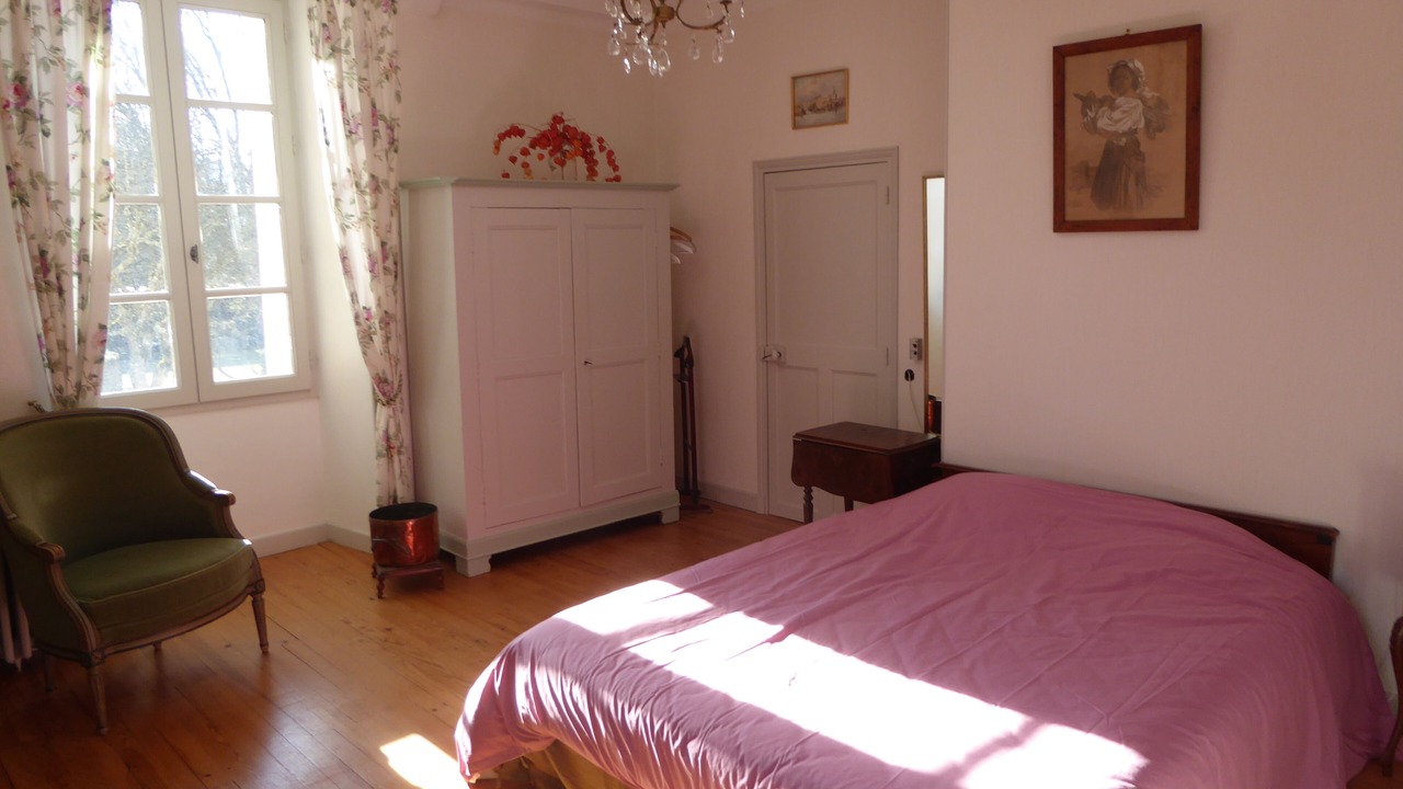Photo of Bedroom in Commarin