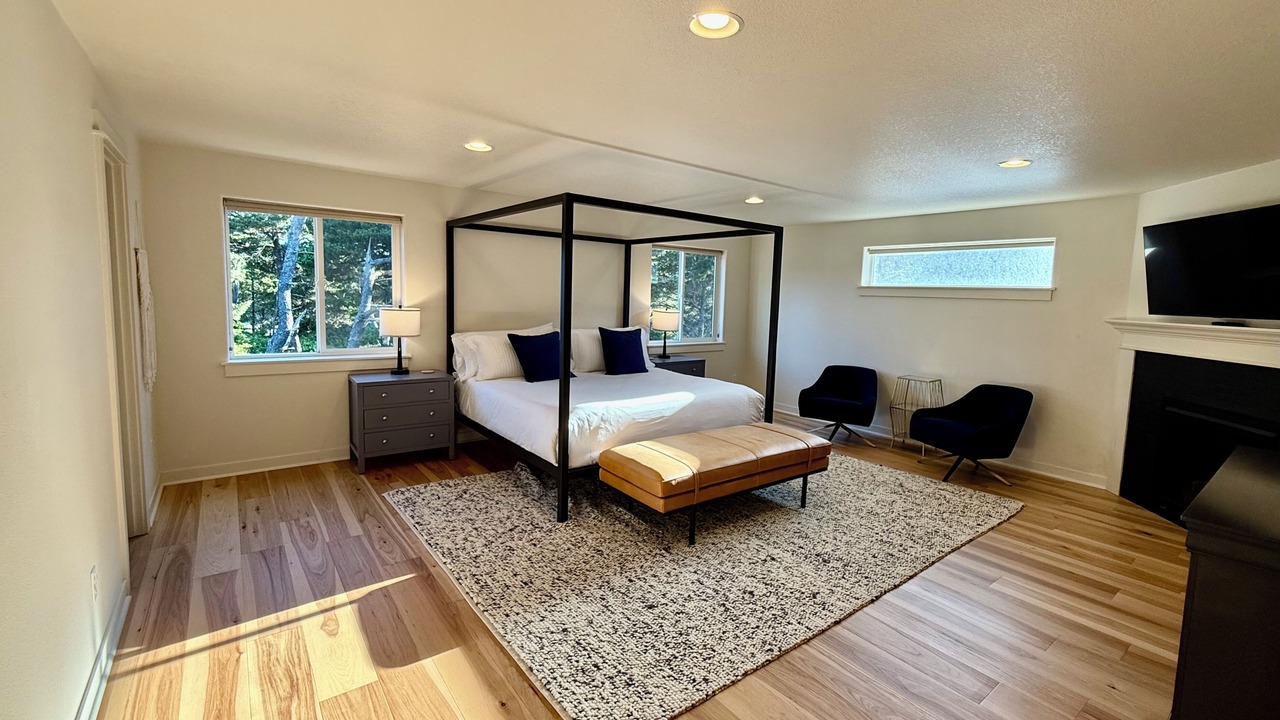Photo of Bedroom in Rockaway Beach