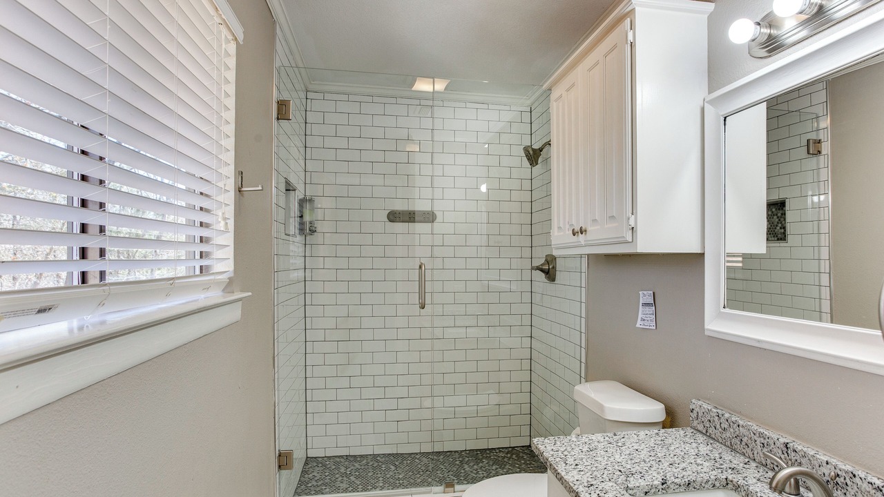 Photo of Bathroom in Pottsboro