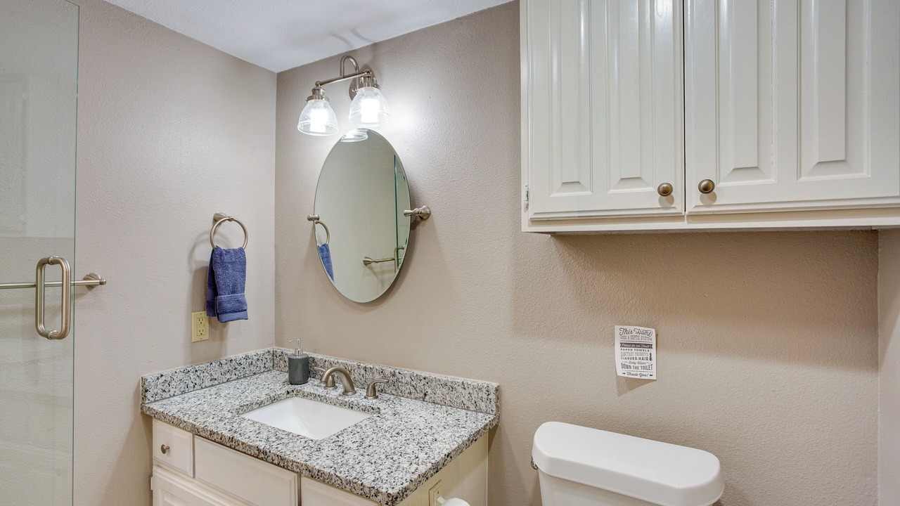 Photo of Bathroom in Pottsboro