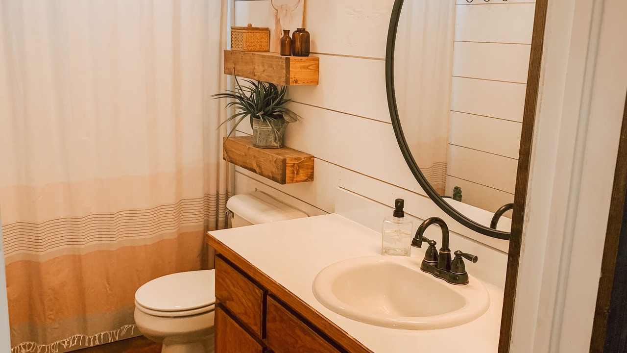 Photo of Bathroom in Sulphur