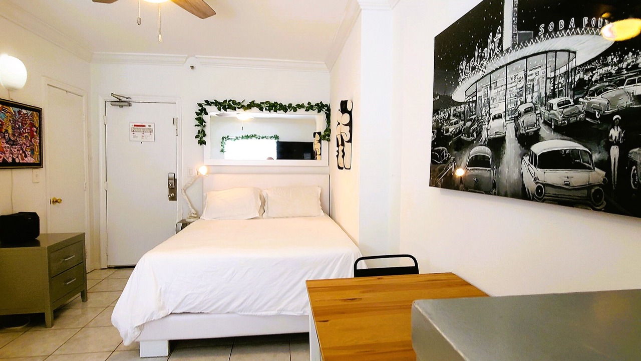 Photo of Others in South of Fifth