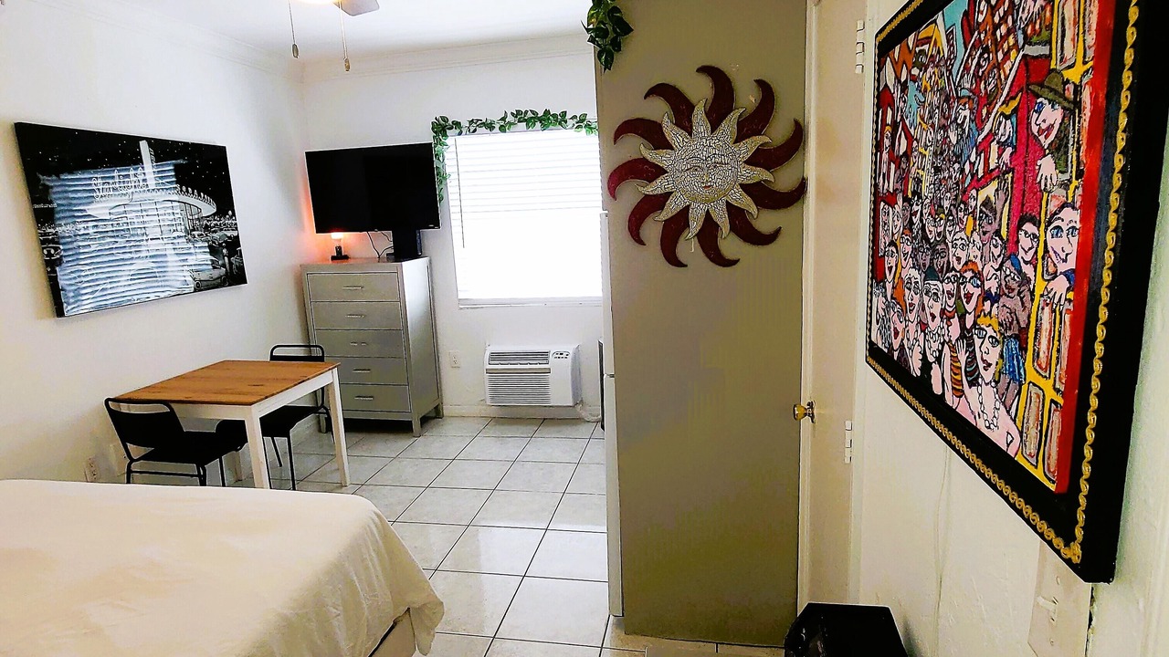 Photo of Others in South of Fifth