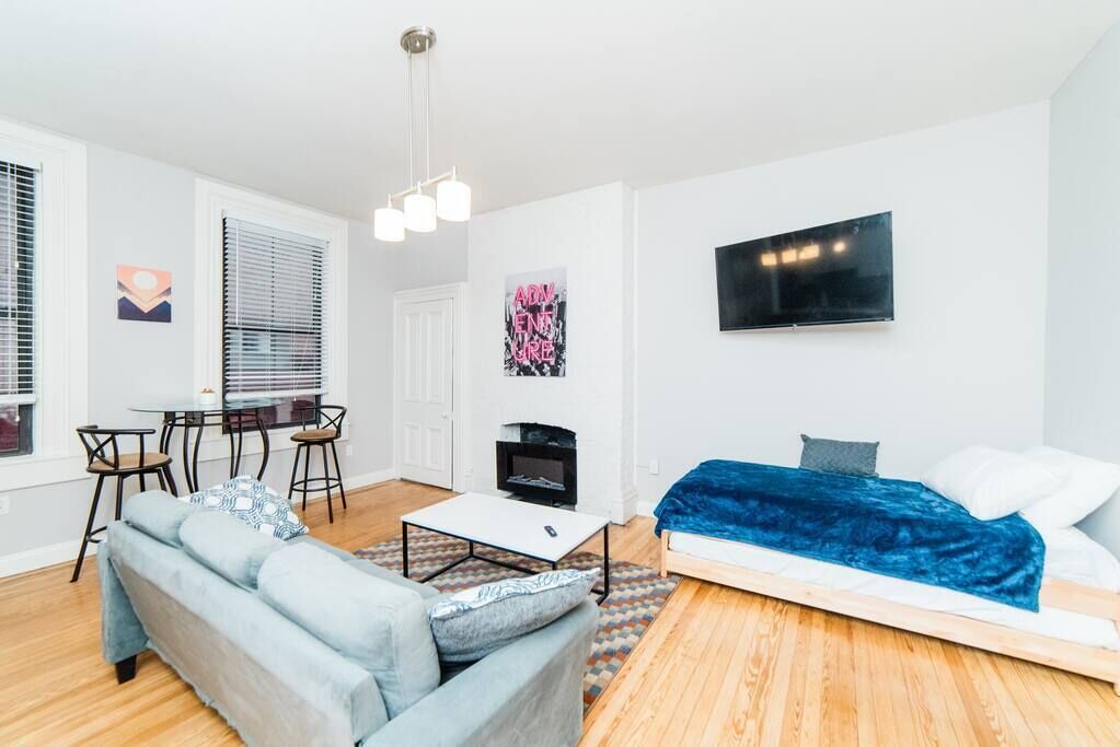 Photo of Livingroom in Allegheny-West