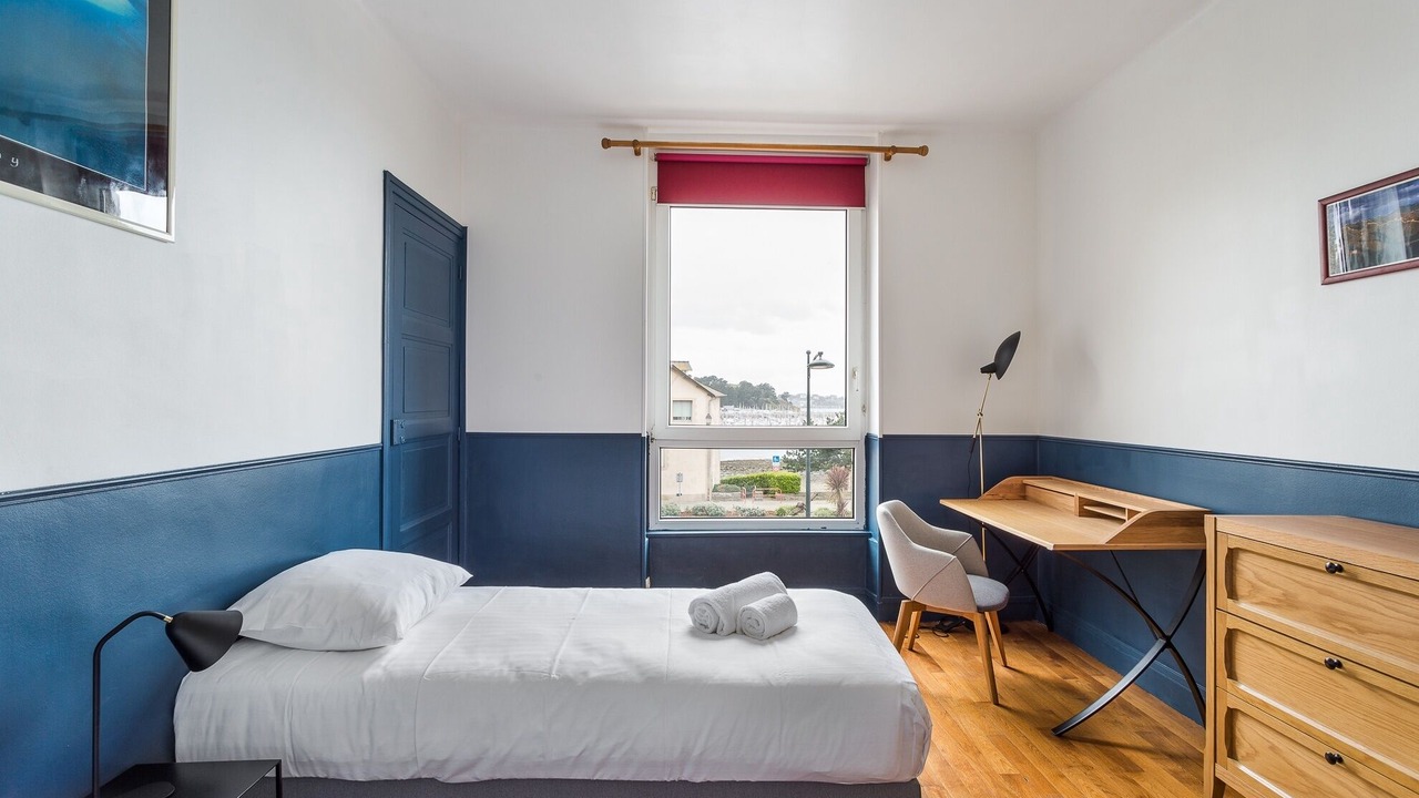 Photo of Bedroom in Saint-Servan